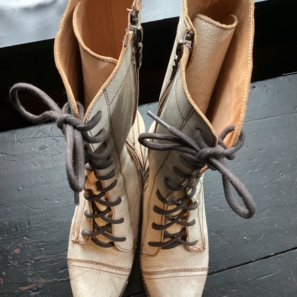 LEATHER VICTORIAN DISTRESSED BOOTS 9 + WIDE - COTTAGECORE - Picture 2 of 8